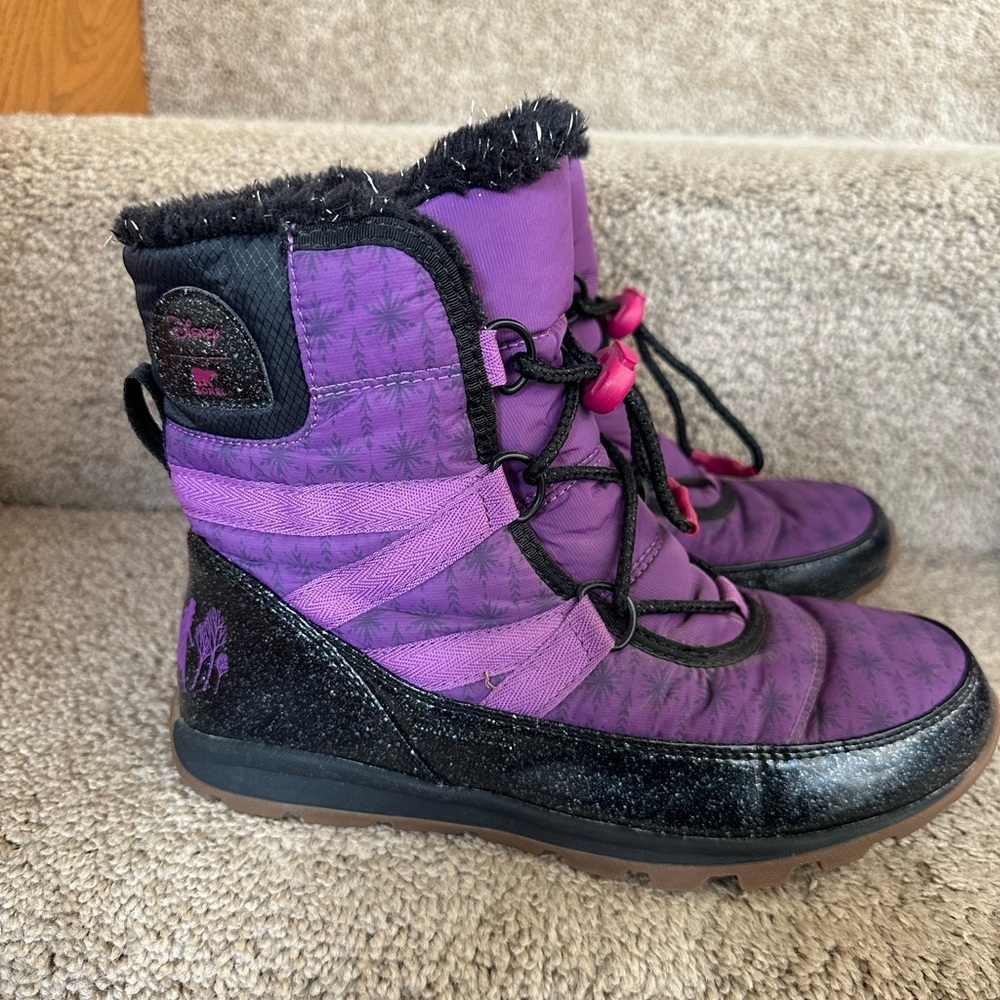 Sorel Disney X Whitney Short Lace in Wild Iris/ Black Anna Edition Boot - Picture 3 of 9